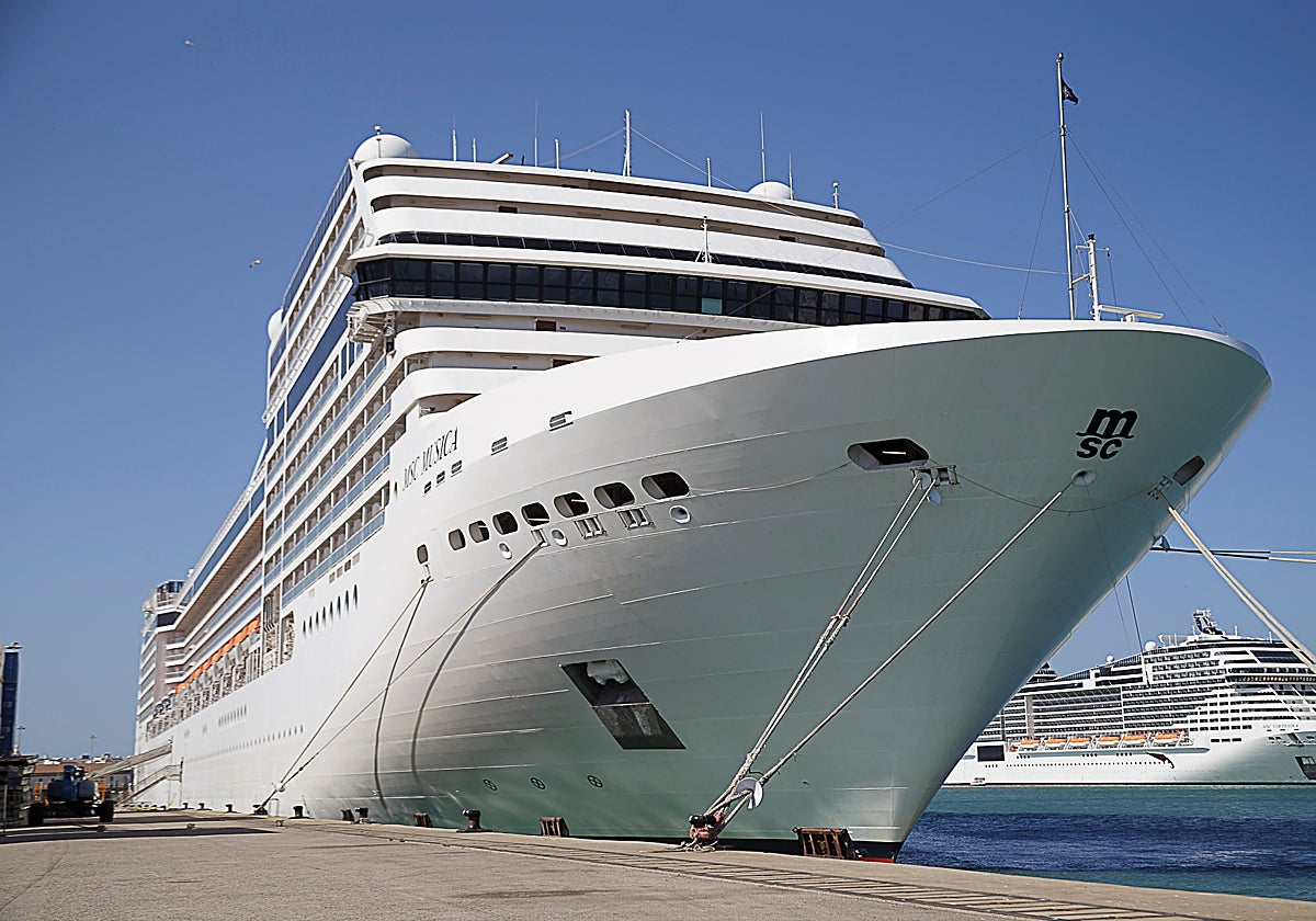 Al Cádiz Romana también se llega por mar haciendo turismo