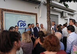 Juanma Moreno inaugura la nueva sede del PP en Ubrique