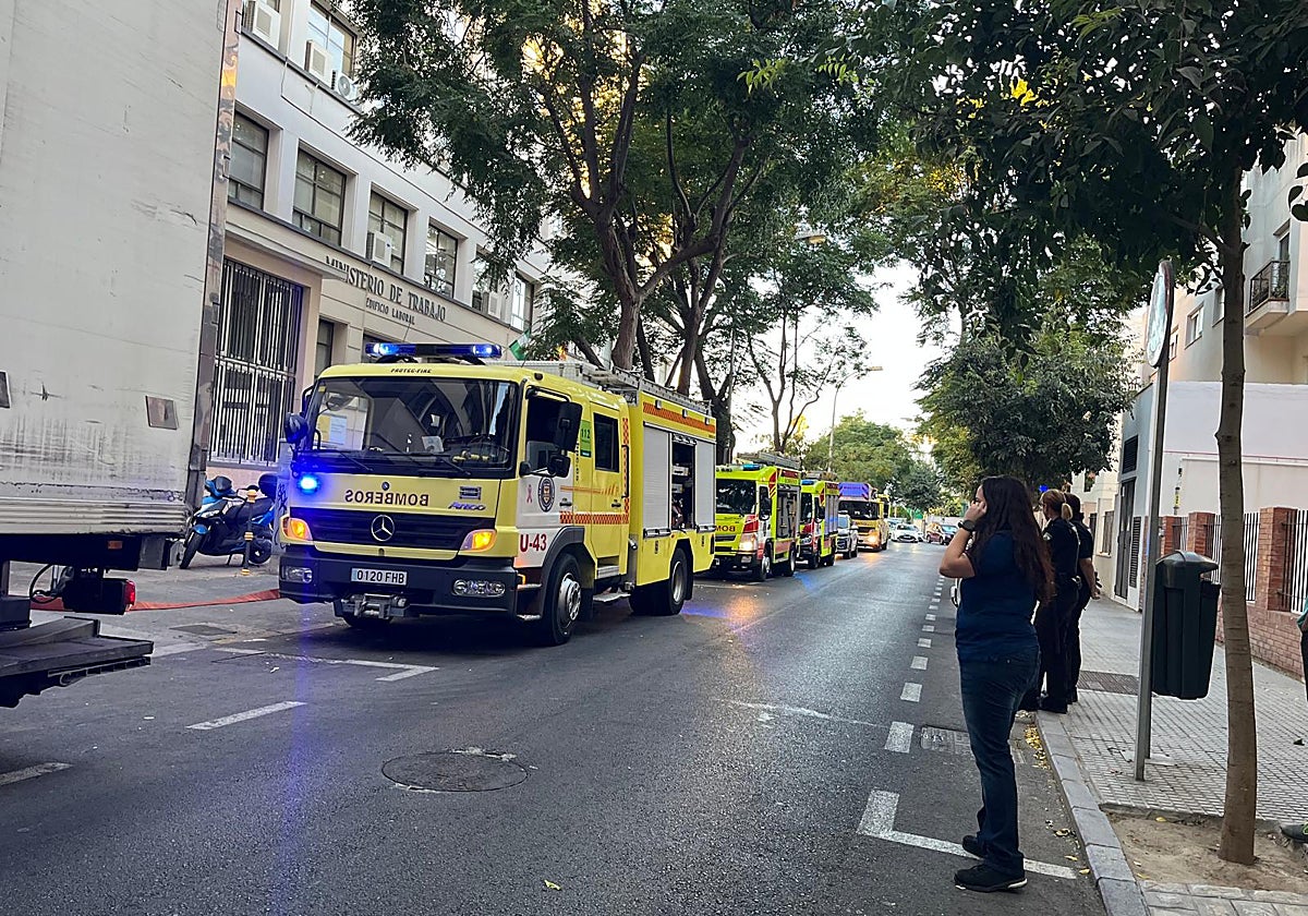 Susto en el supermercado Aldi de la calle Acacias de Cádiz por una fuga de gas refrigerante