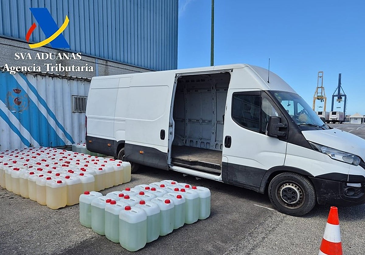 Sigue el acecho al petaqueo: Intervienen 11.000 litros de gasolina y tres embarcaciones en El Puerto y Chiclana