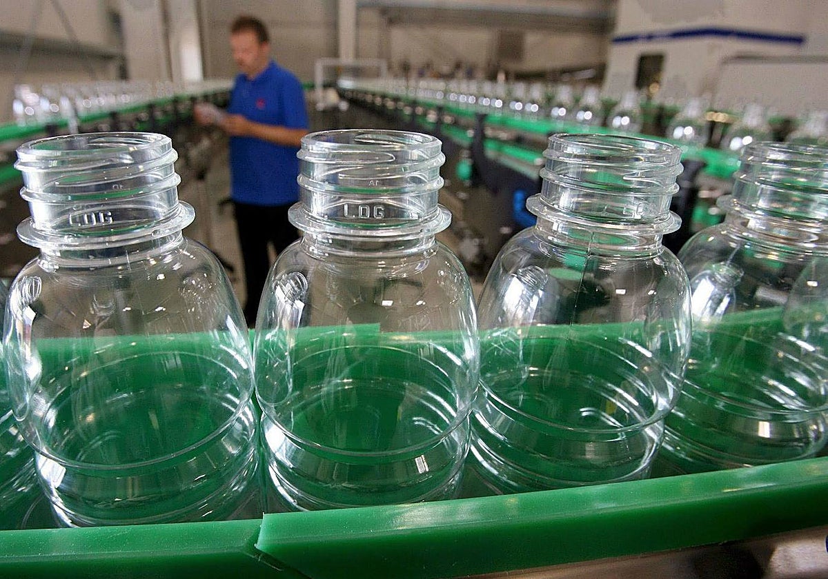 El paraxileno, el principal producto que se compra a Israel, sirve para fabricar envases de plástico para líquidos