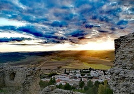 El pueblo de Cádiz que conserva arcos medievales, castillo y puentes romanos como si el tiempo no avanzara