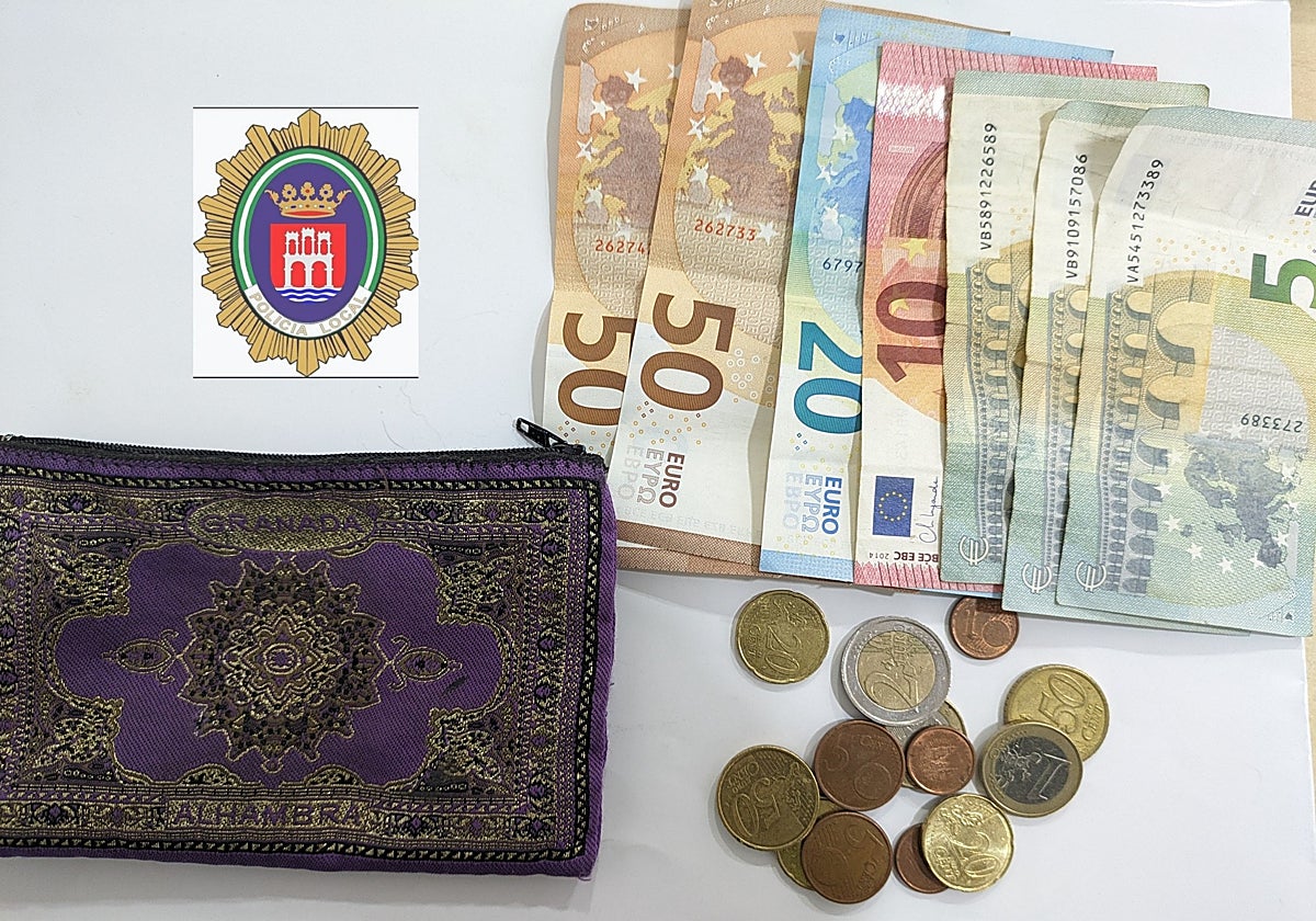 Bonito gesto en un pueblo de Cádiz: encuentra una cartera con dinero en efectivo y la entrega a la Policía Local