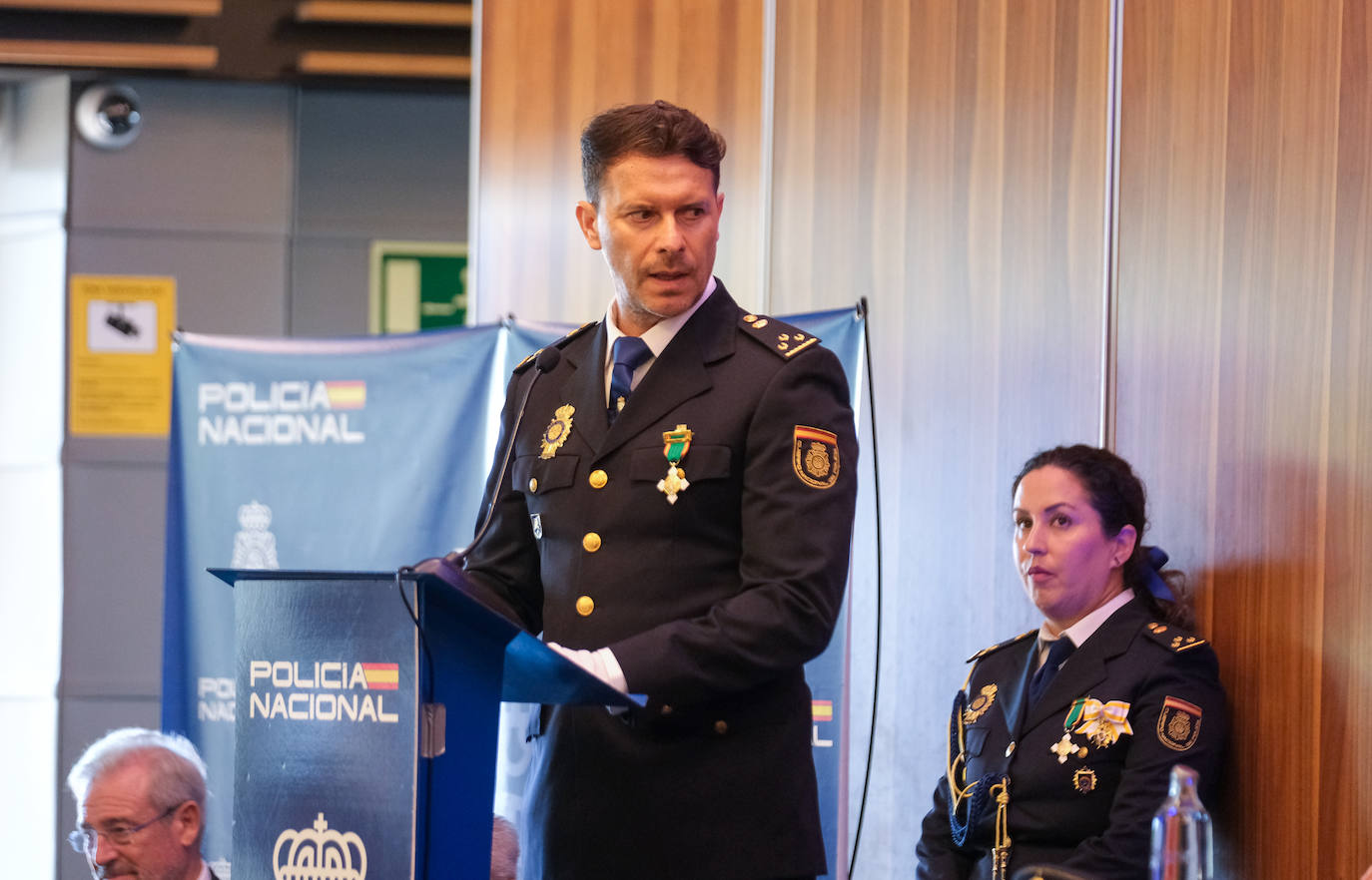 Fotos: Acto de la Policía Nacional con motivo de la fiesta de los Santos Ángeles Custodios en Cádiz