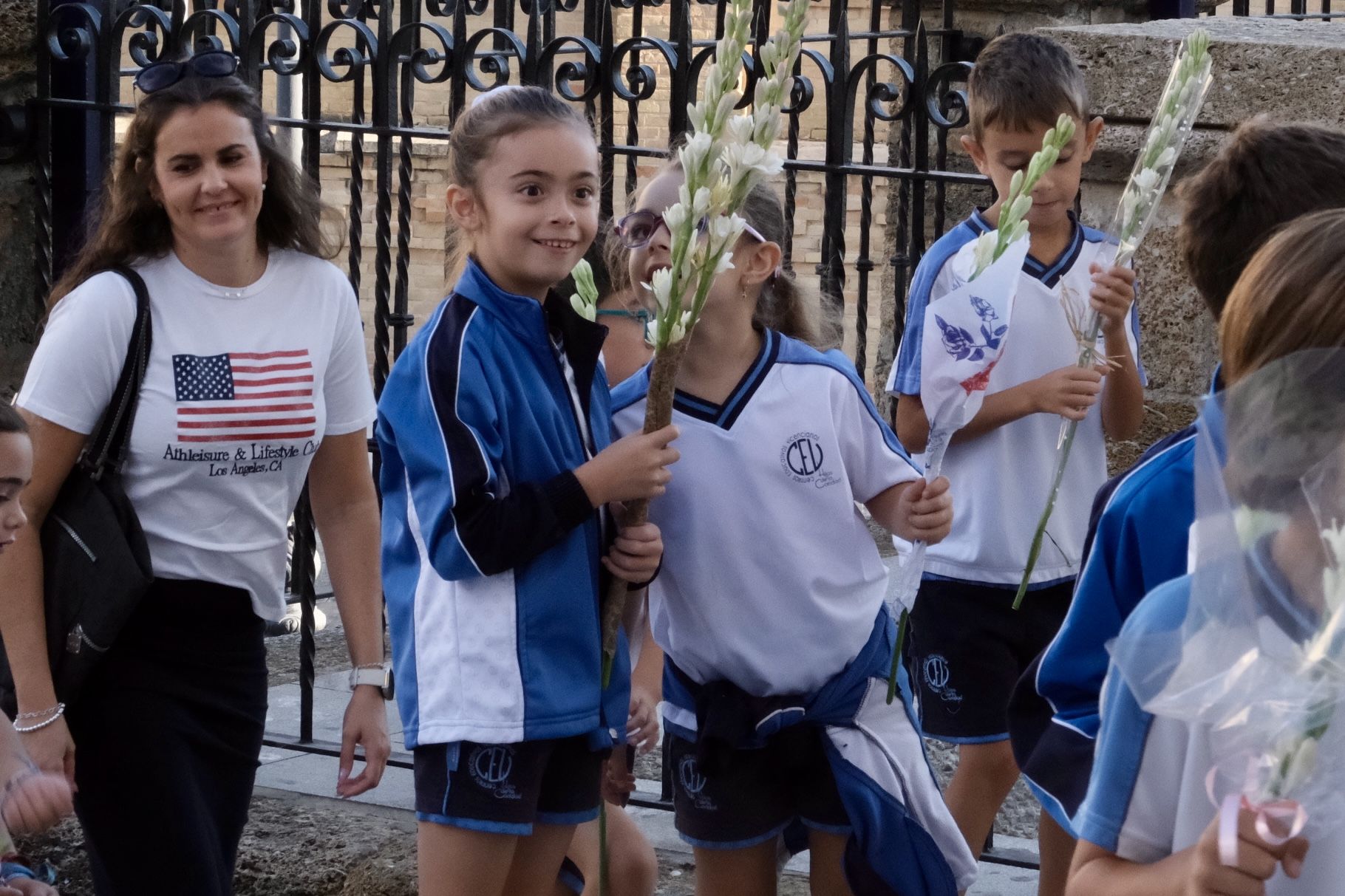 Fotos: Escolares gaditanos llevan flores a la Patrona de la ciudad