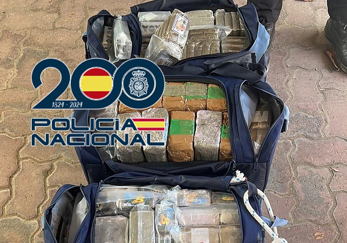 Abandonan un coche con 115 kilos de hachís ocultos en bolsas de deporte en La Línea