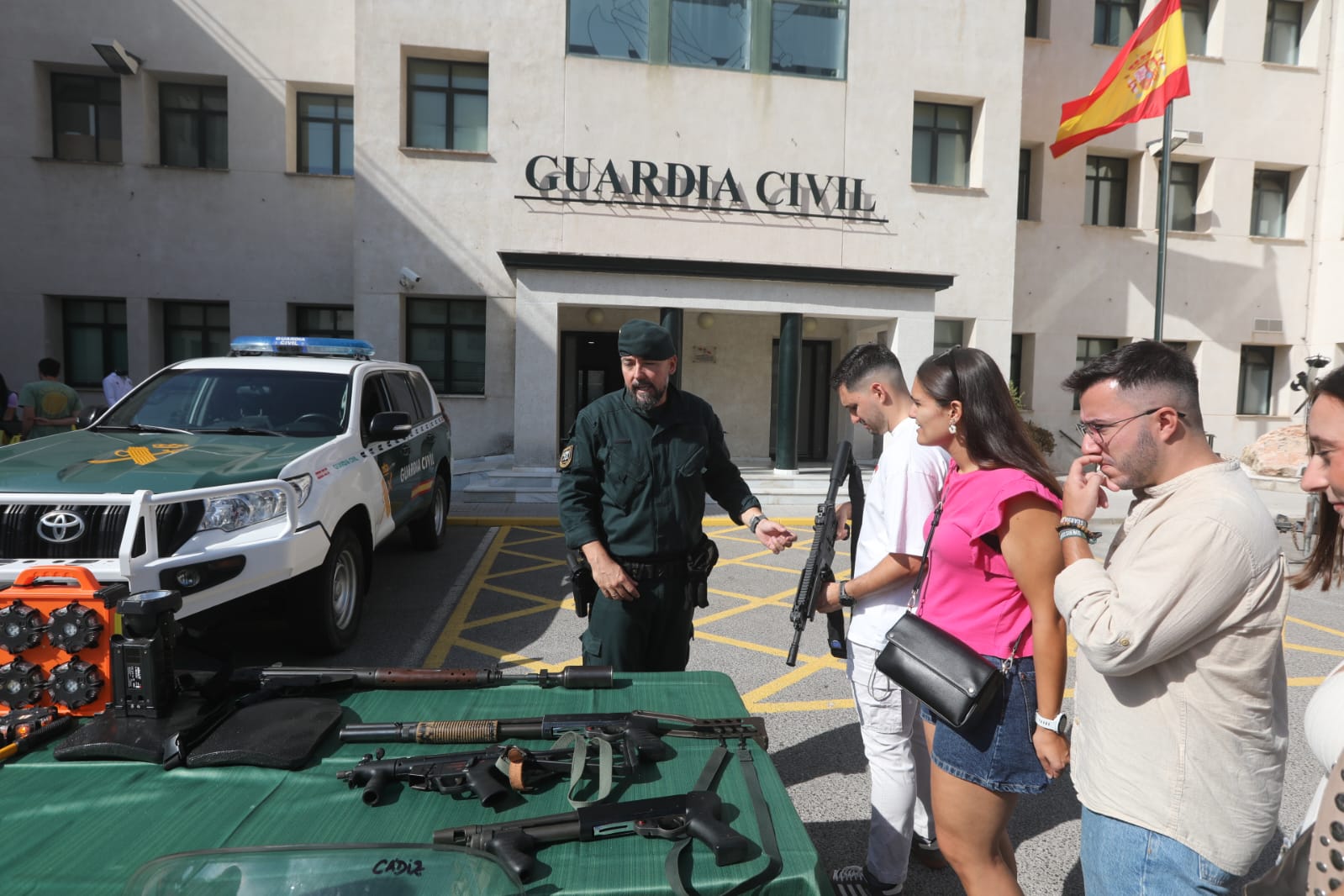 Fotos: Las imágenes de la jornada de puertas abiertas en la Comandancia de la Guardia Civil de Cádiz