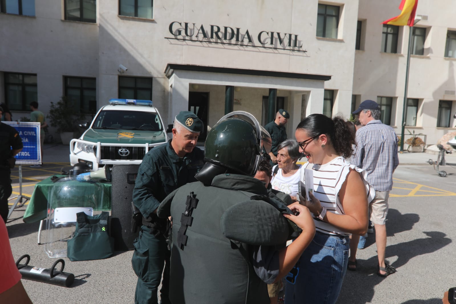 Fotos: Las imágenes de la jornada de puertas abiertas en la Comandancia de la Guardia Civil de Cádiz