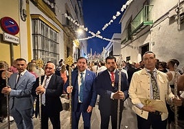La Virgen del Rosario de la Hermandad de la Flagelación protagoniza su primera salida procesional por El Puerto