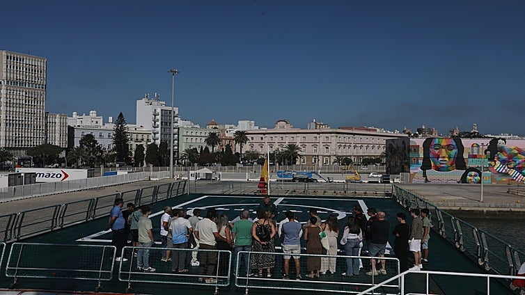 Cádiz conoce el patrullero 'Duque de Ahumada' de la Guardia Civil