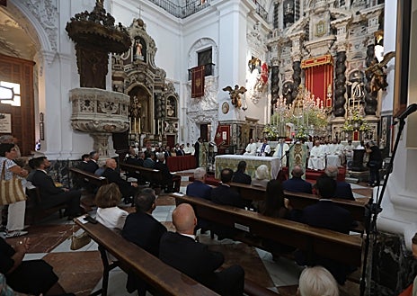 Imagen secundaria 1 - Cádiz renueva el voto a su Patrona, la Virgen del Rosario
