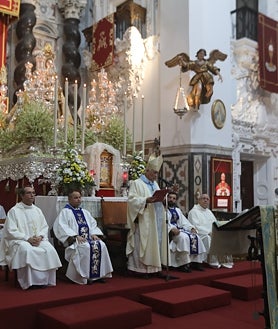Imagen secundaria 2 - Cádiz renueva el voto a su Patrona, la Virgen del Rosario