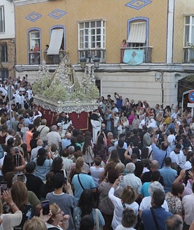 Imagen secundaria 2 - La ciudad de Cádiz se entrega a la Virgen del Rosario en su festividad