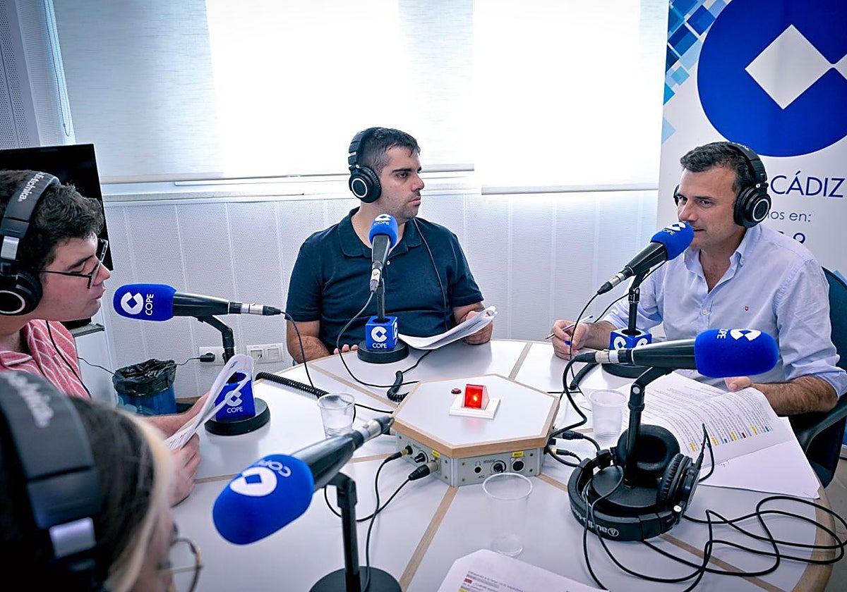 Los chicos de Autismo Cádiz con Bruno García, en COPE