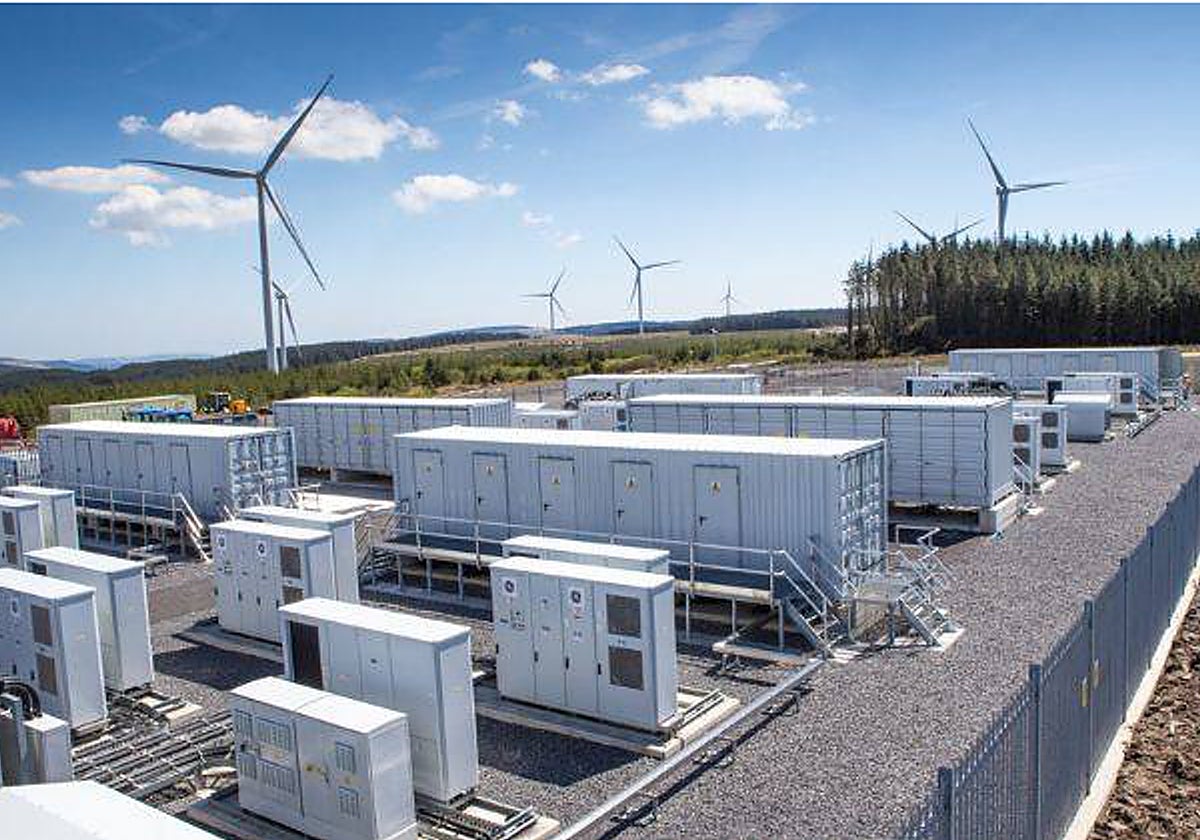 Complejo de baterías que aportan fluido a la red eléctrica en caso de apagones