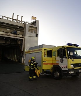 Imagen secundaria 2 - El puerto de Cádiz pone a prueba su capacidad de respuesta ante emergencias