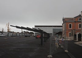 Las obras del nuevo aparcamiento junto a la estación de tren de Cádiz encaran su recta final