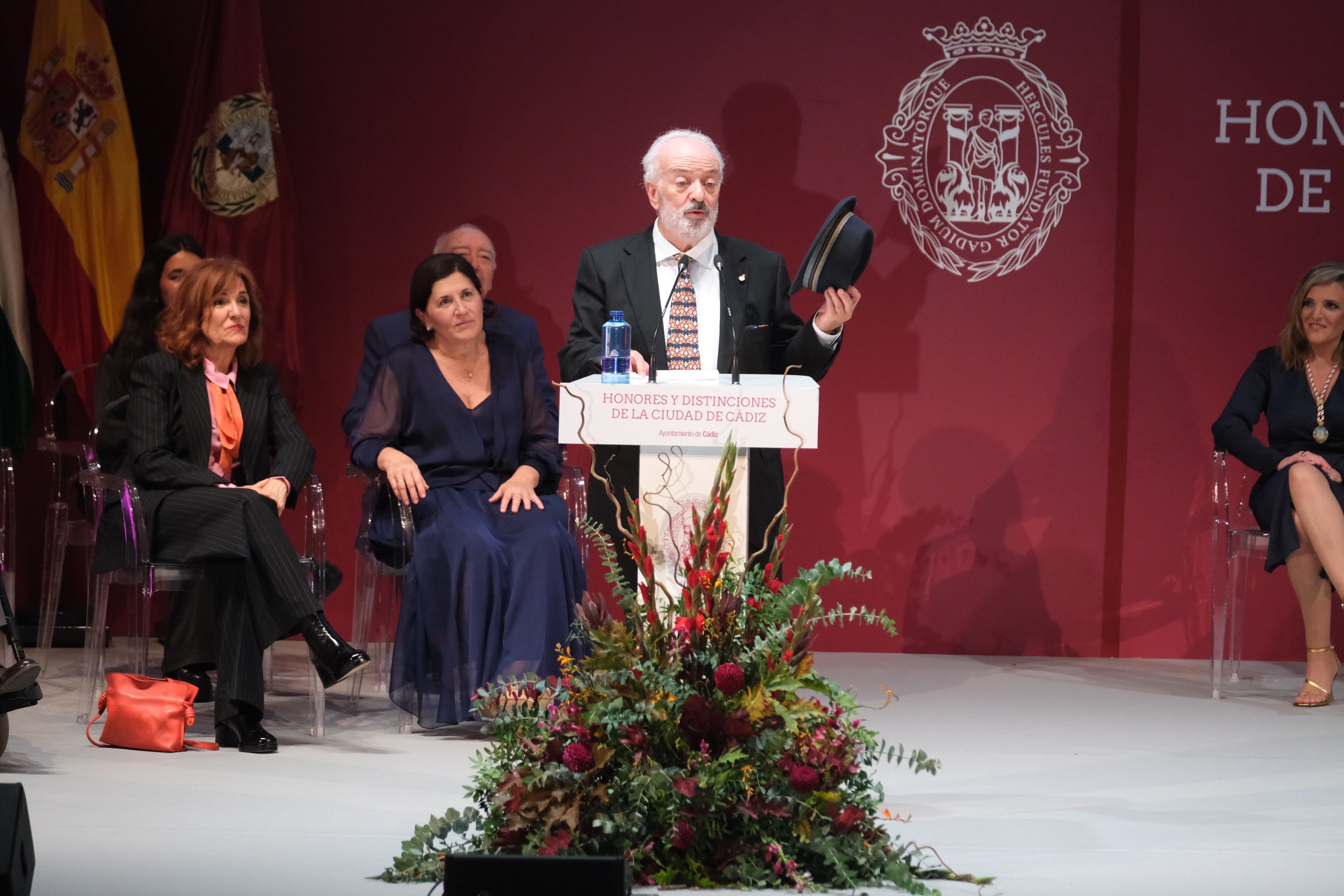 Fotos: La emoción marca la gala de entrega de Honores y Distinciones de Cádiz 2025