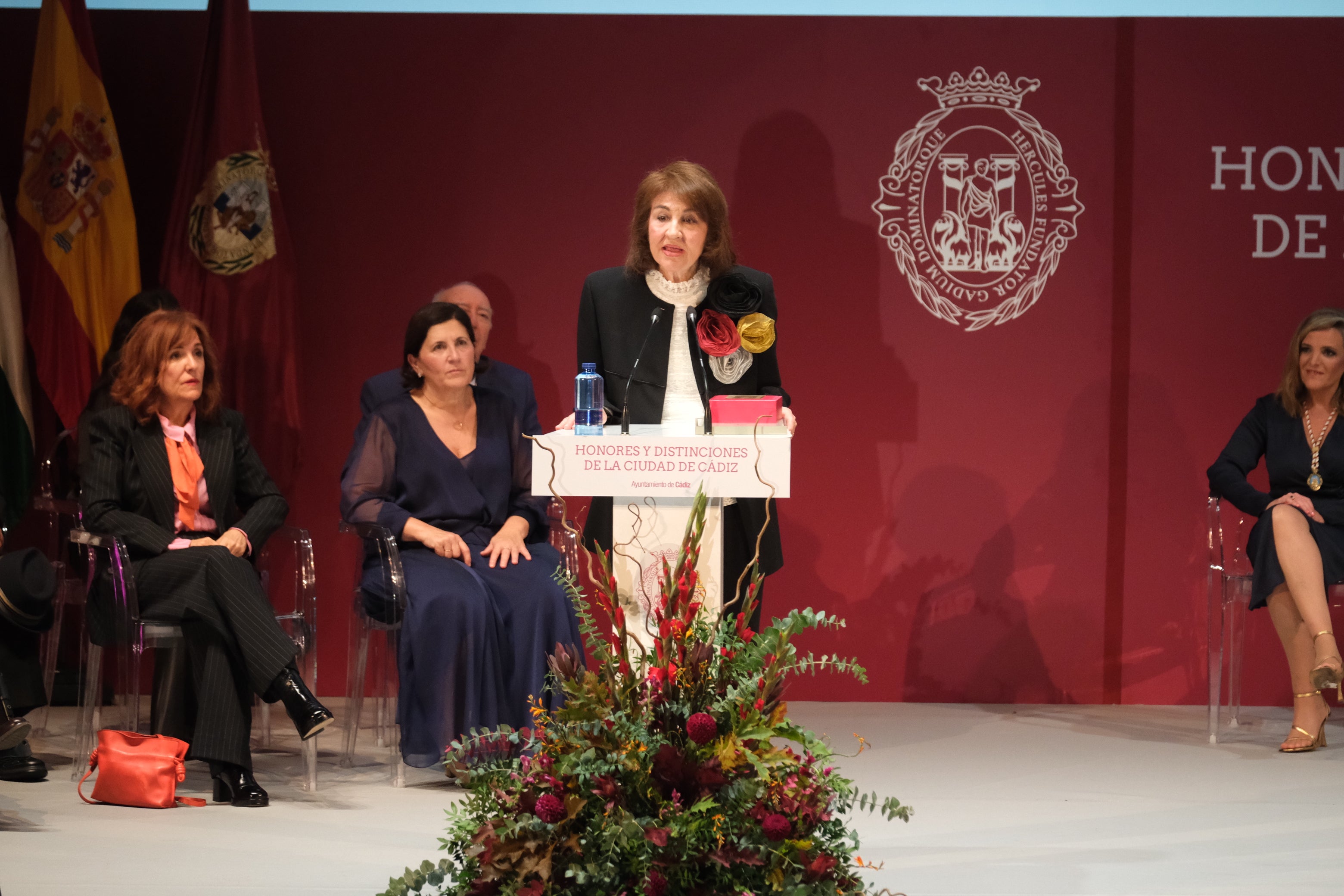 Fotos: La emoción marca la gala de entrega de Honores y Distinciones de Cádiz 2025