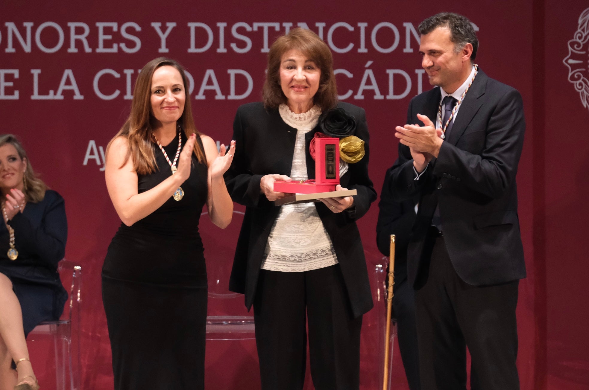 Fotos: La emoción marca la gala de entrega de Honores y Distinciones de Cádiz 2025