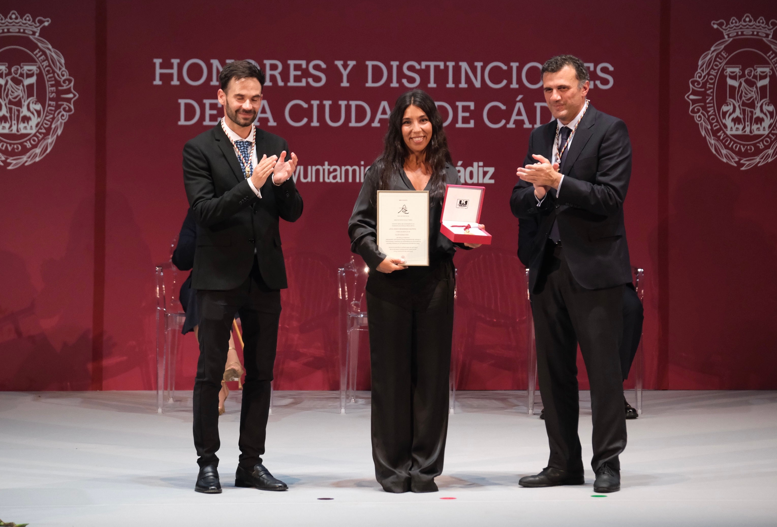Fotos: La emoción marca la gala de entrega de Honores y Distinciones de Cádiz 2025