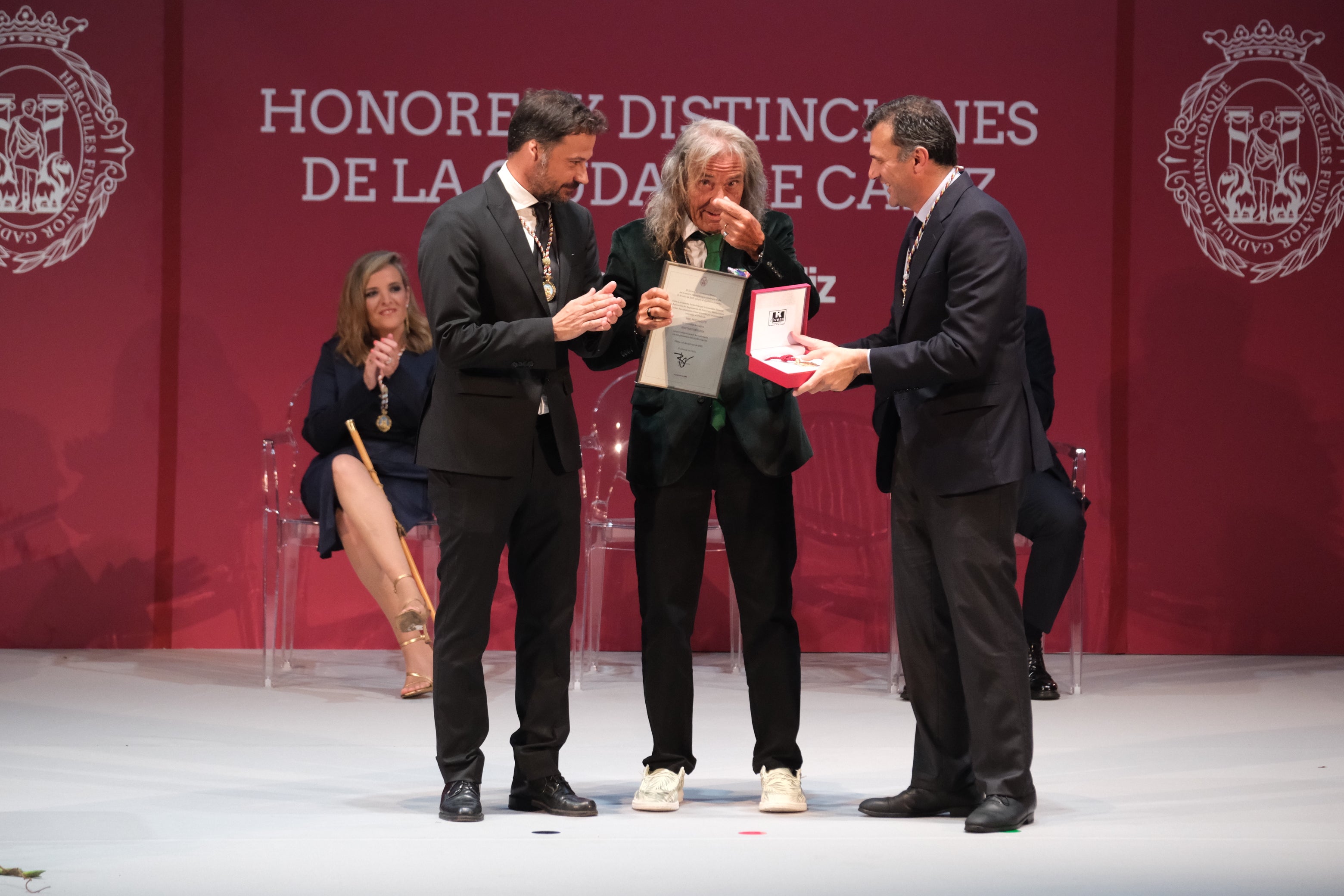 Fotos: La emoción marca la gala de entrega de Honores y Distinciones de Cádiz 2025