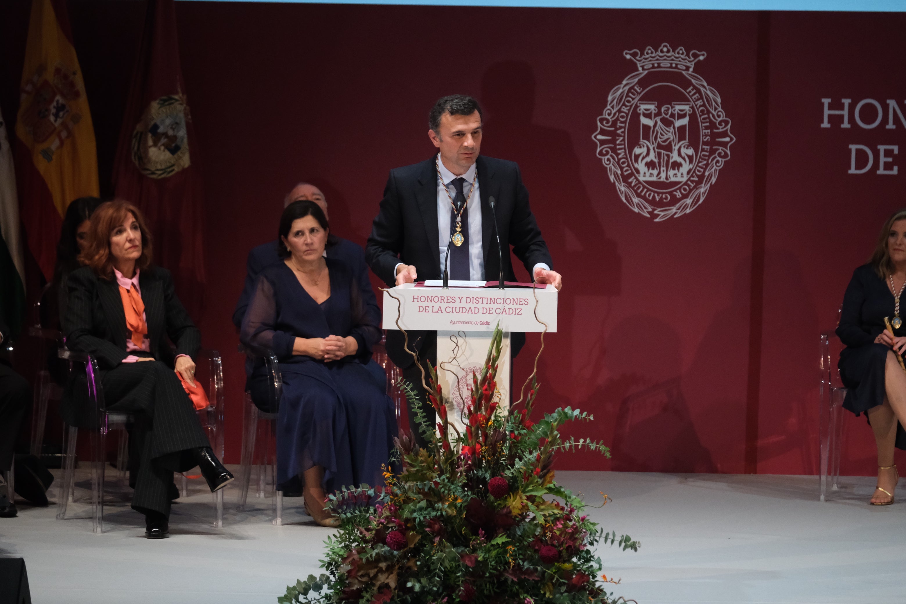 Fotos: La emoción marca la gala de entrega de Honores y Distinciones de Cádiz 2025