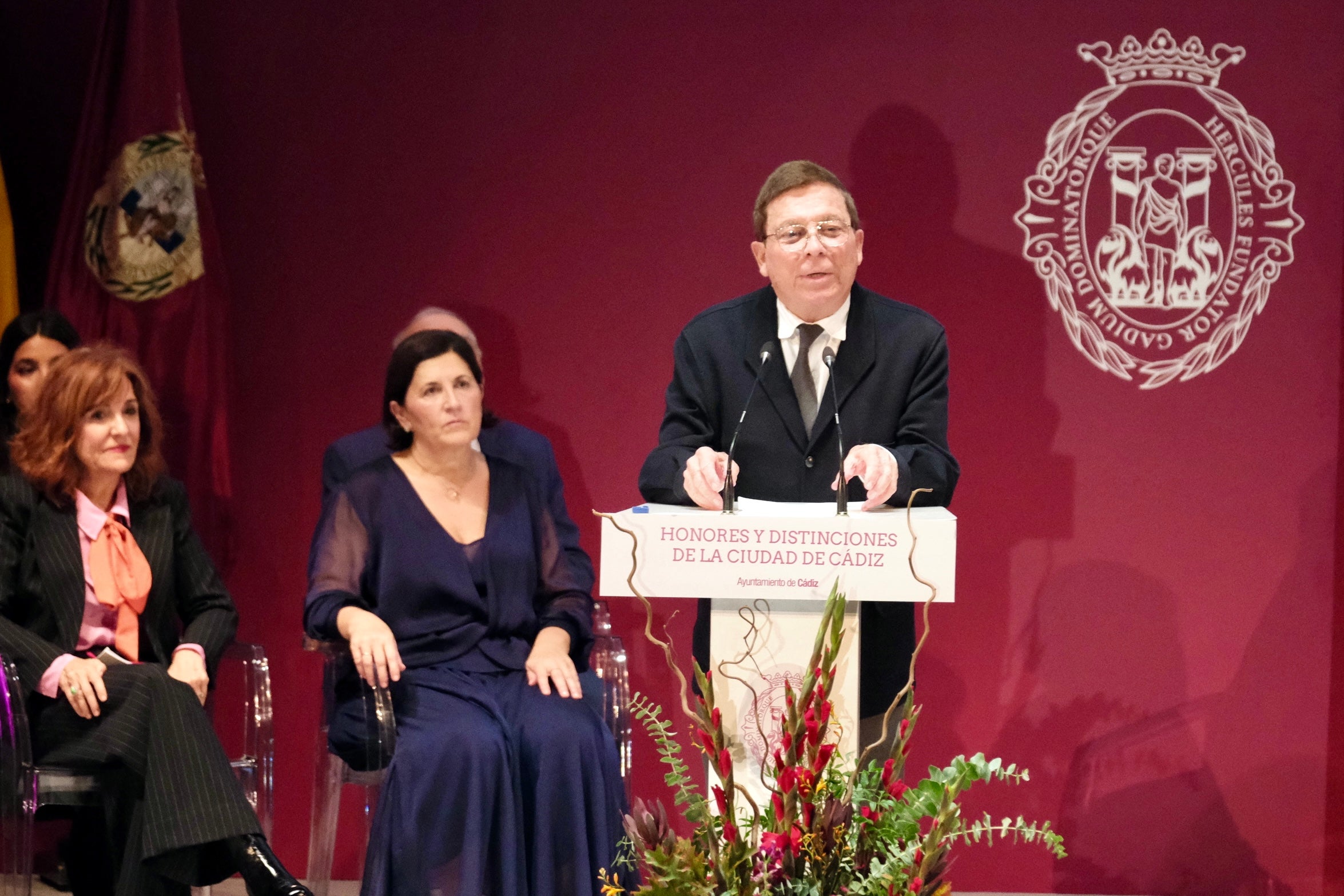 Fotos: La emoción marca la gala de entrega de Honores y Distinciones de Cádiz 2025