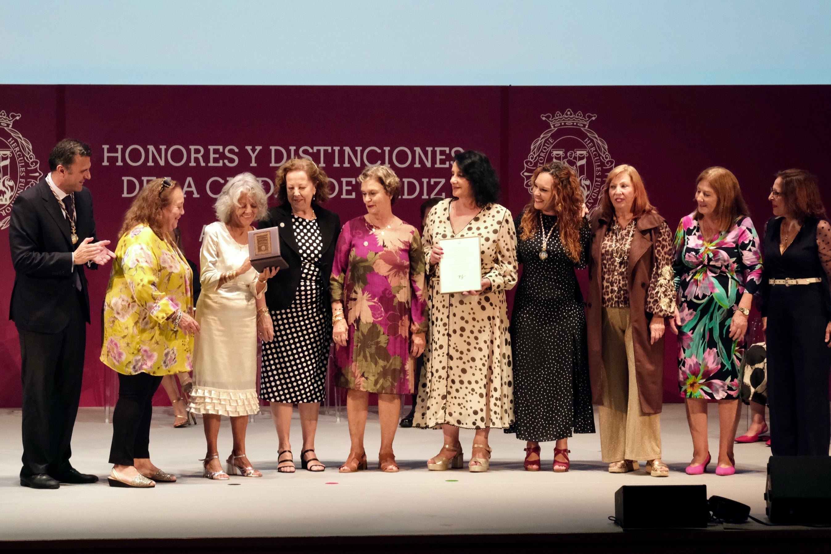 Fotos: La emoción marca la gala de entrega de Honores y Distinciones de Cádiz 2025