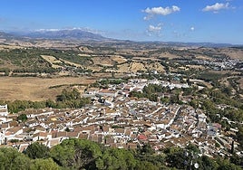 El pueblo de Cádiz que está rodeado de praderas verdes y tiene un impresionante castillo: «De esos lugares donde siempre te apetece volver»