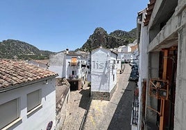 Sale a la venta por 45.000 euros una casa en uno de los pueblos más bonitos de Cádiz: tiene cuatro habitaciones y más de 100 metros cuadrados