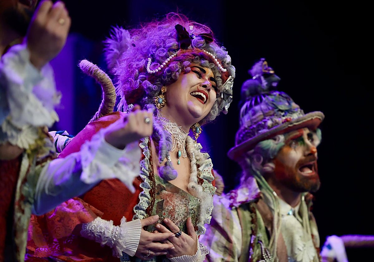 La comparsa 'Las ratas' gana el primer premio de su categoría en la final del COAC de Cádiz en el Gran Teatro Falla.