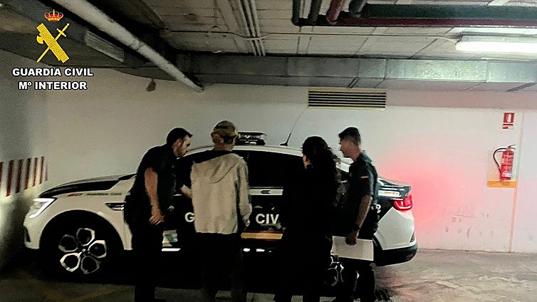 Fin a la fuga de una pareja con decenas de antecedentes: detenidos tras sembrar el caos en San José del Valle y Paterna