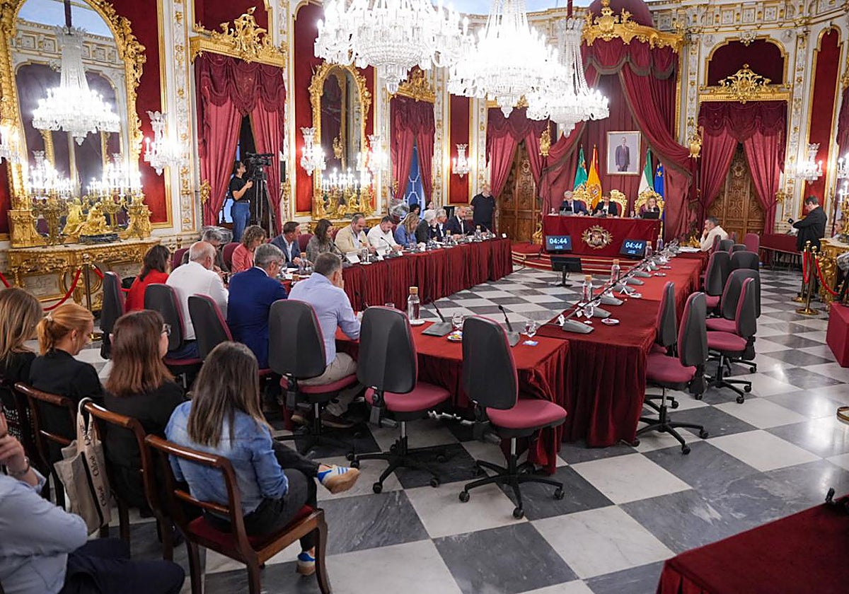 Pleno extraordinario de la Diputación de Cádiz sin los diputados del PSOE