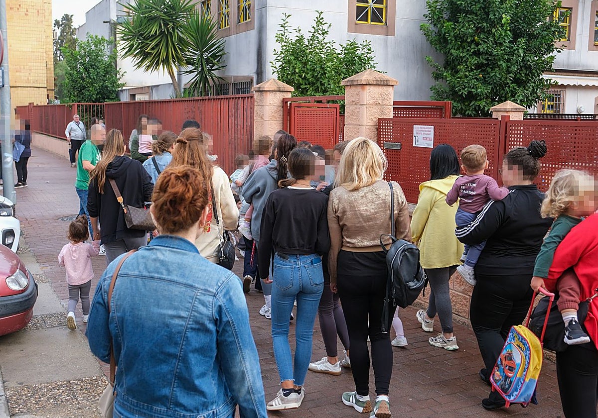 Entrada a la guardería, este jueves.