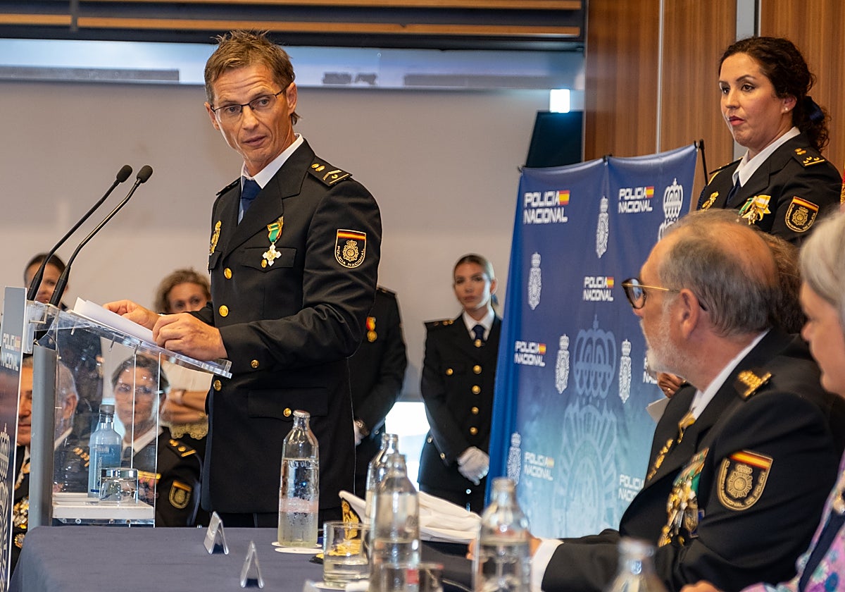 El policía Paco Rivero, durante su discurso por el Día de la Policía el pasado año.