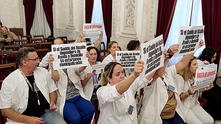 Protestas de las trabajadoras del Ayuntamiento de Cádiz