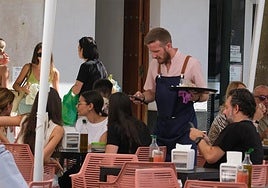 El paro castiga por tercer mes a Cádiz con un sector Servicios que sigue en plena desbandada de contrataciones