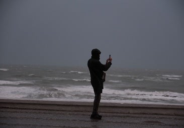 La borrasca Claudia deja impactantes imágenes en Cádiz