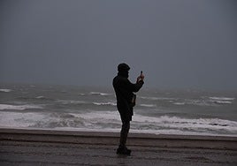 La borrasca Claudia deja impactantes imágenes en Cádiz