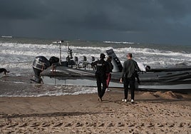 Salvamento Marítimo retoma la búsqueda de los tres tripulantes caídos de una narcolancha