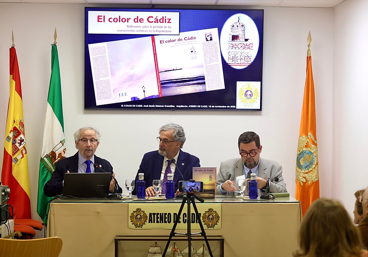 Un momento de la presentación del libro en el Ateneo