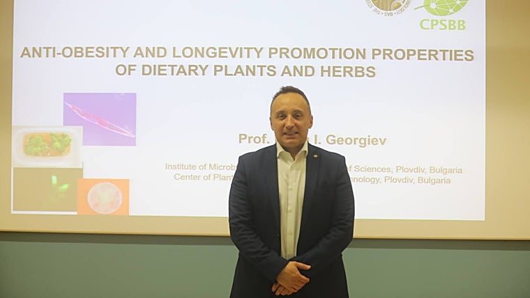 El doctor Milen Georgiev durante su conferencia en la Universidad de Cádiz
