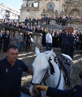 Imagen secundaria 2 - Imágenes del acto homenaje del último adiós a Álvaro Domecq.