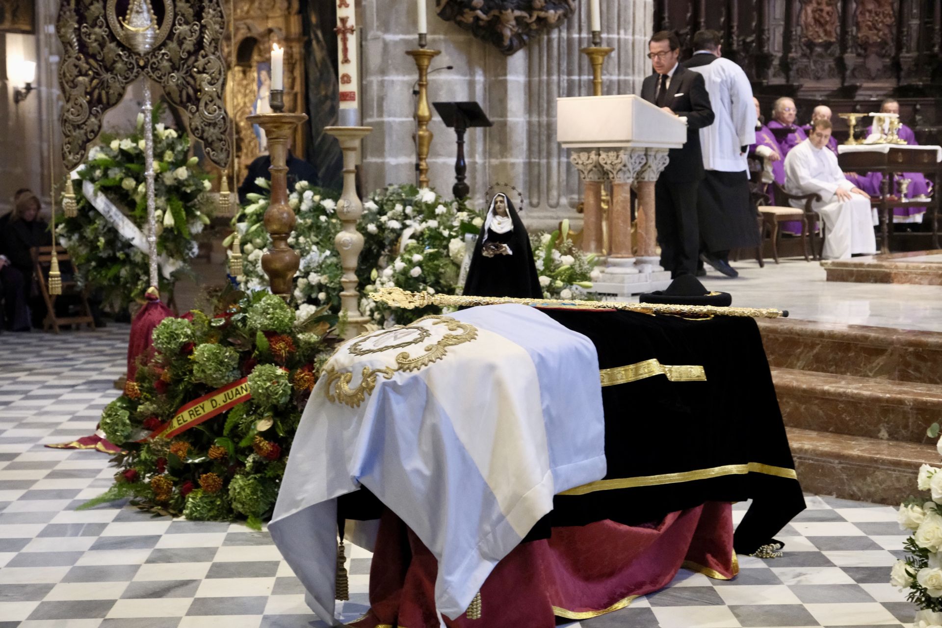 Fotos: Emotiva despedida a Álvaro Domecq Romero en la Catedral de Jerez