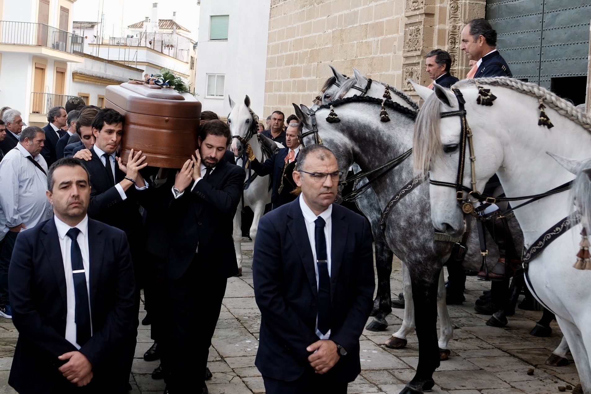 Fotos: Emotiva despedida a Álvaro Domecq Romero en la Catedral de Jerez