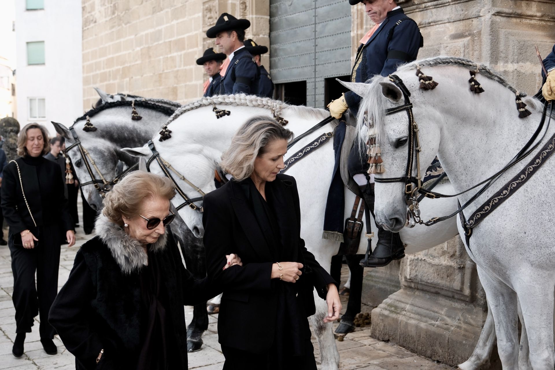 Fotos: Emotiva despedida a Álvaro Domecq Romero en la Catedral de Jerez