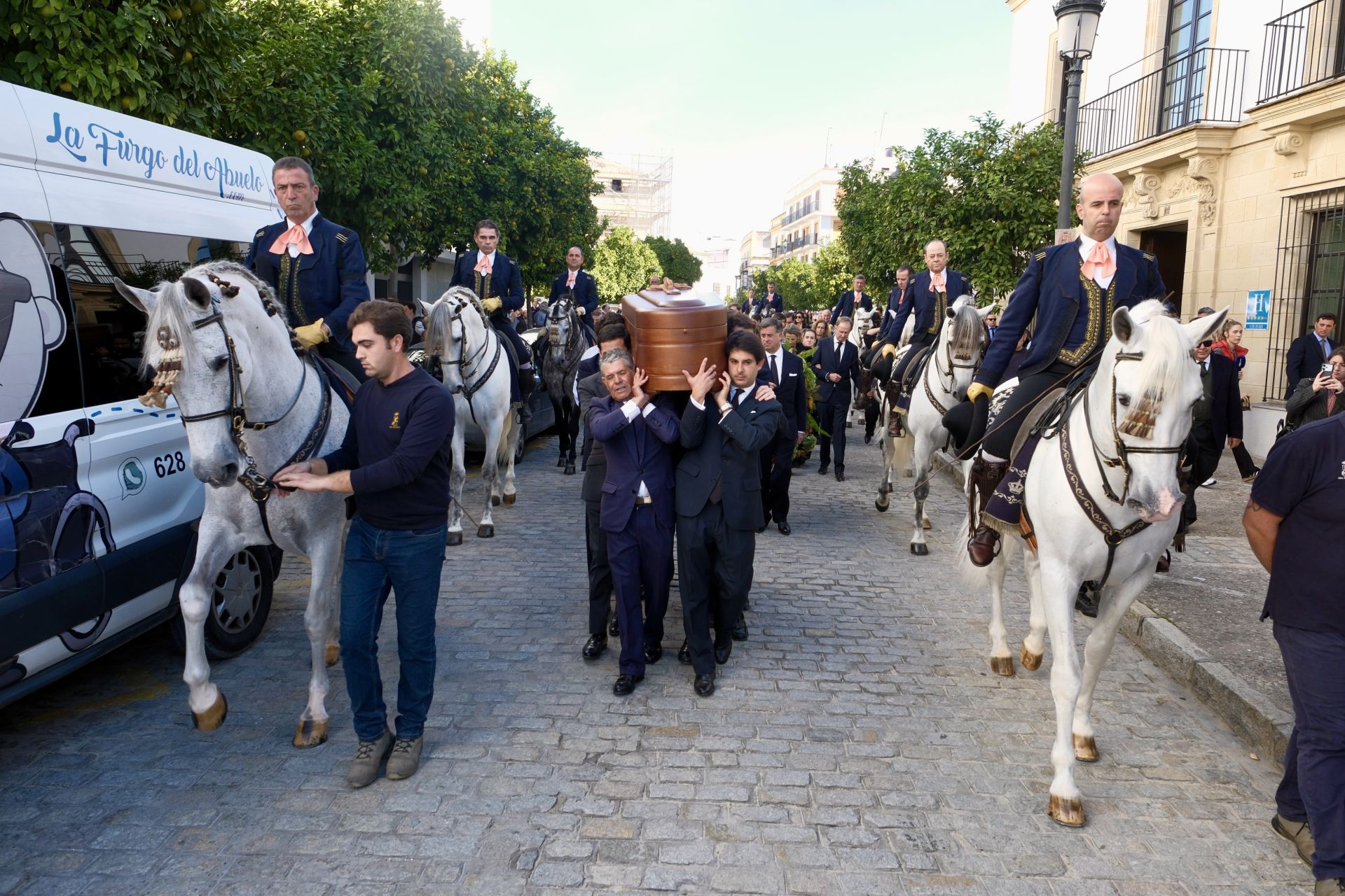 Fotos: Emotiva despedida a Álvaro Domecq Romero en la Catedral de Jerez