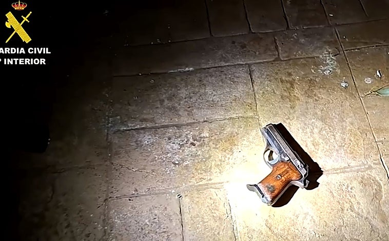 Imagen principal - Zoleta, el cabecilla detenido por el crimen de Chiclana, procesado también por el asalto del chalé de María del Monte