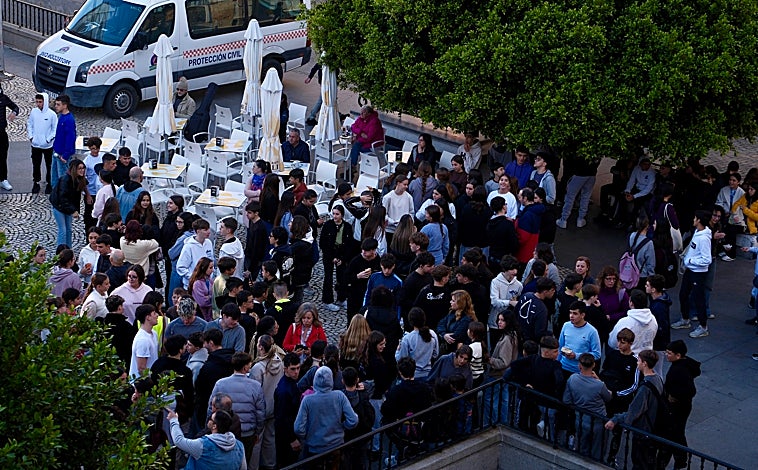 Imagen principal - Imágenes del simulacro en la Plaza de San Antonio.